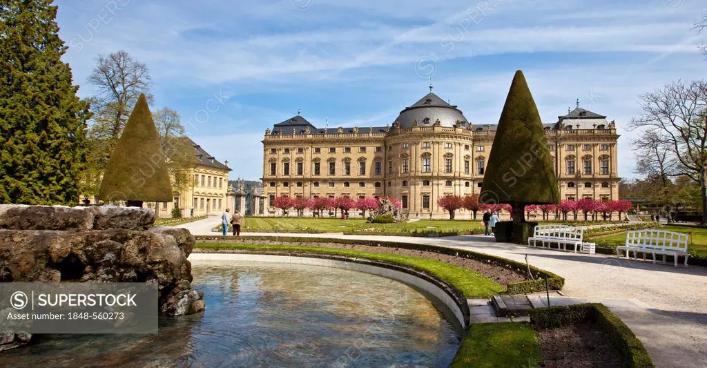Court Gardens and Wuerzburg Residenz, a Baroque palace, UNESCO World Heritage Site, Wuerzburg, Bavaria, Germany, Europe