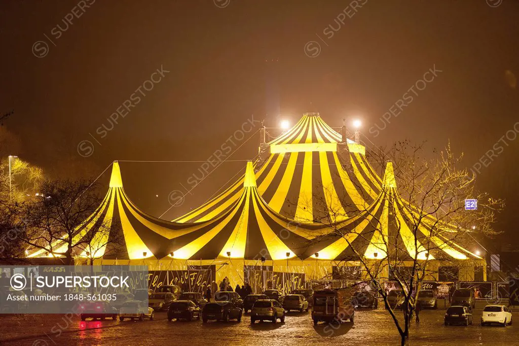 FlicFlac circus tent, FlicFlac Christmas Circus, premiere of Schrille Nacht, eilige Nacht, Westfalia Hall, Dortmund, North Rhine-Westphalia, Germany, ...