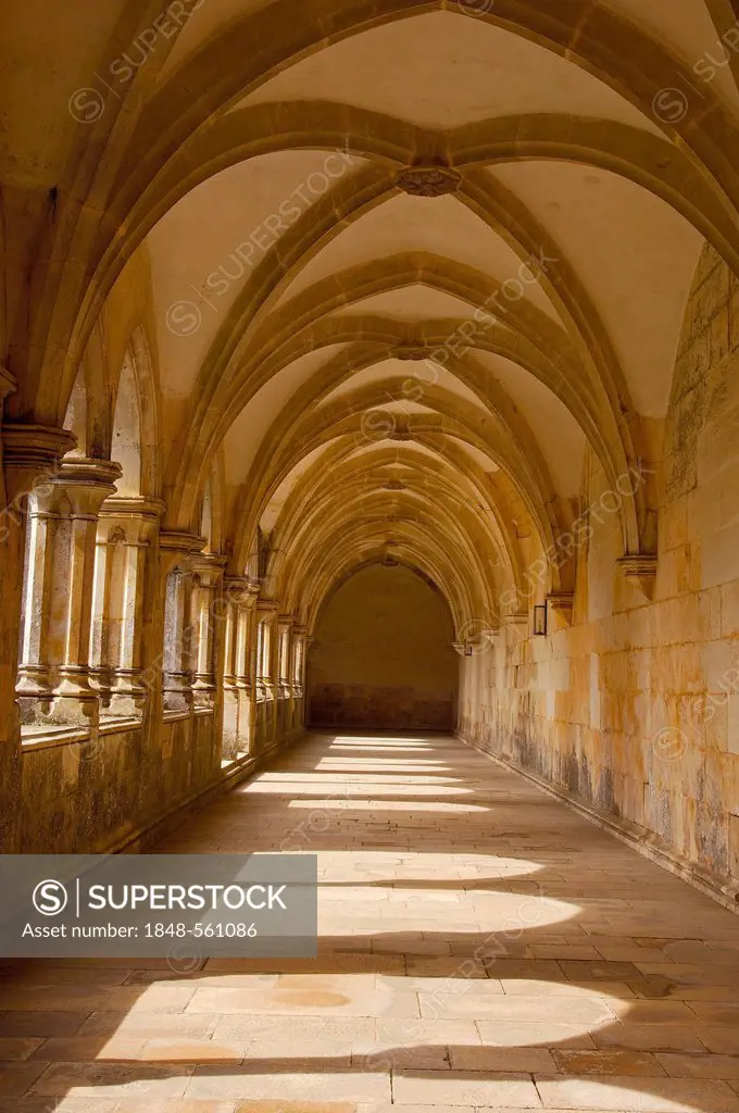 Cloister at Monastery of Santa Maria da Vitoria, Batalha Monastery, UNESCO World Heritage Site, Batalha, Leiria district, Estremadura, Portugal, Europ...