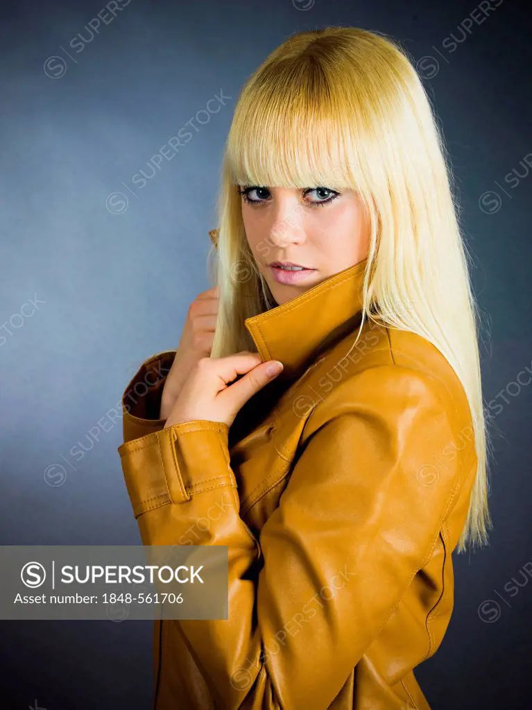 Young blond woman wearing a leather jacket