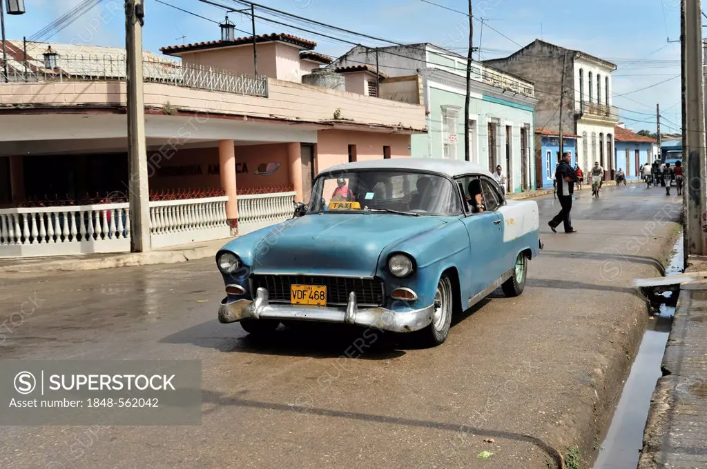Taxi, vintage car from the 50s, Santa Clara, Cuba, Greater Antilles, Caribbean, Central America, America