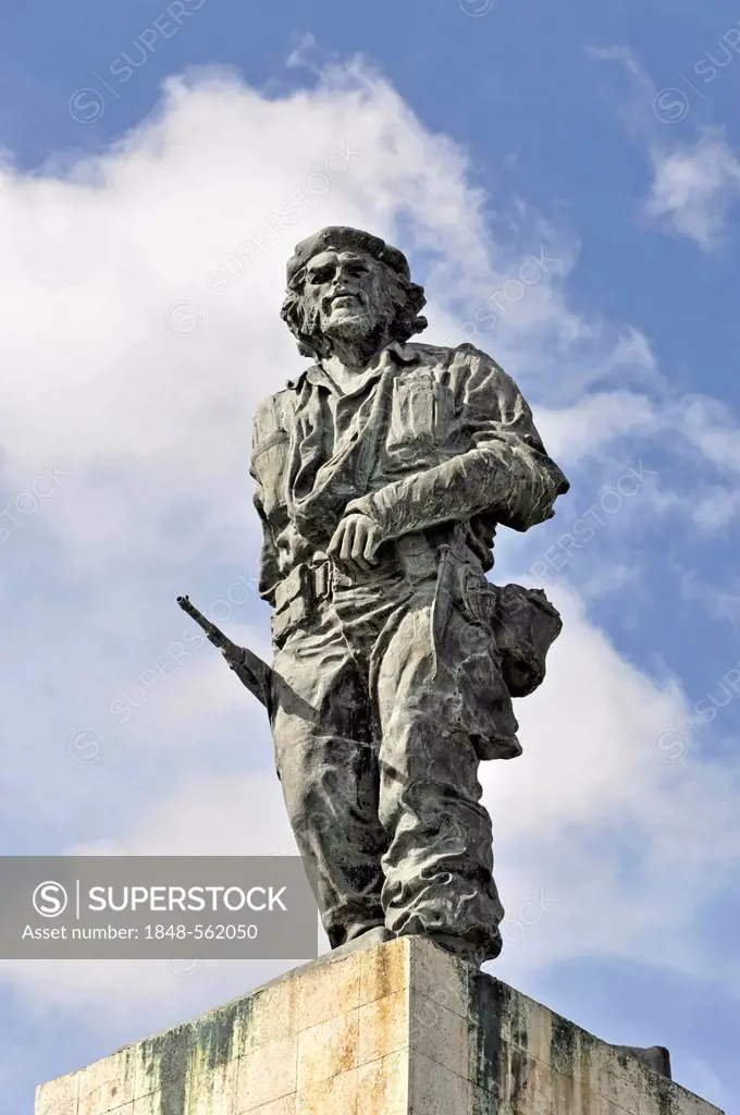 Memorial to Ernesto Che Guevara, 6 metre tall bronze statue, Santa Clara, Cuba, Greater Antilles, Caribbean, Central America, America