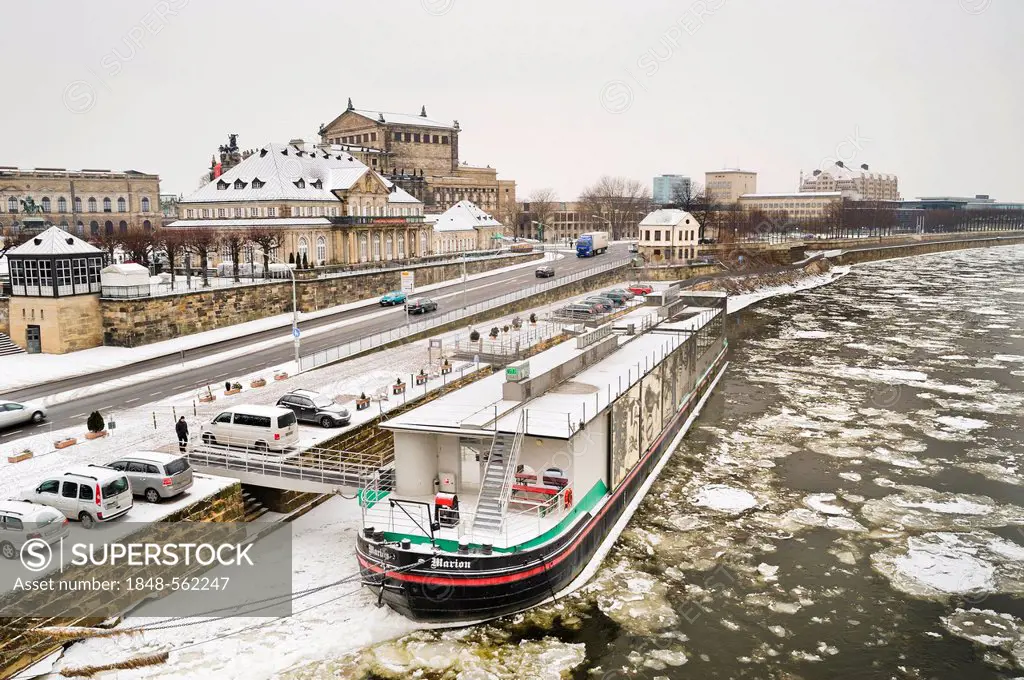 Bank of the Elbe River in the snow, the Elbe is closed to shipping, Dresden, Saxony, Germany, Europe, PublicGround