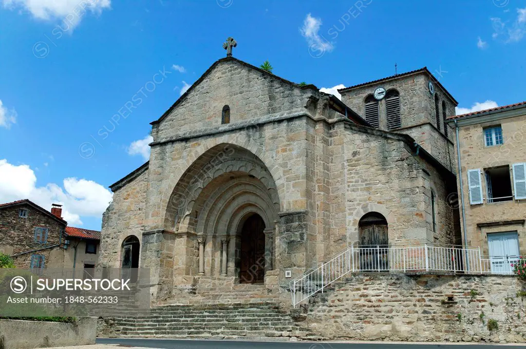 Dore l'Eglise, Romanesque church, Livradois-Forez Regional Natural Park, Haute Loire, Auvergne, France, Europe