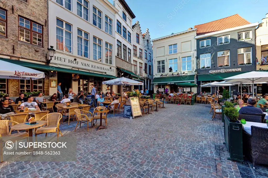 Street cafes on Grote Markt market square, historic town centre of Bruges, UNESCO World Heritage Site, West Flanders, Flemish Region, Belgium, Europe