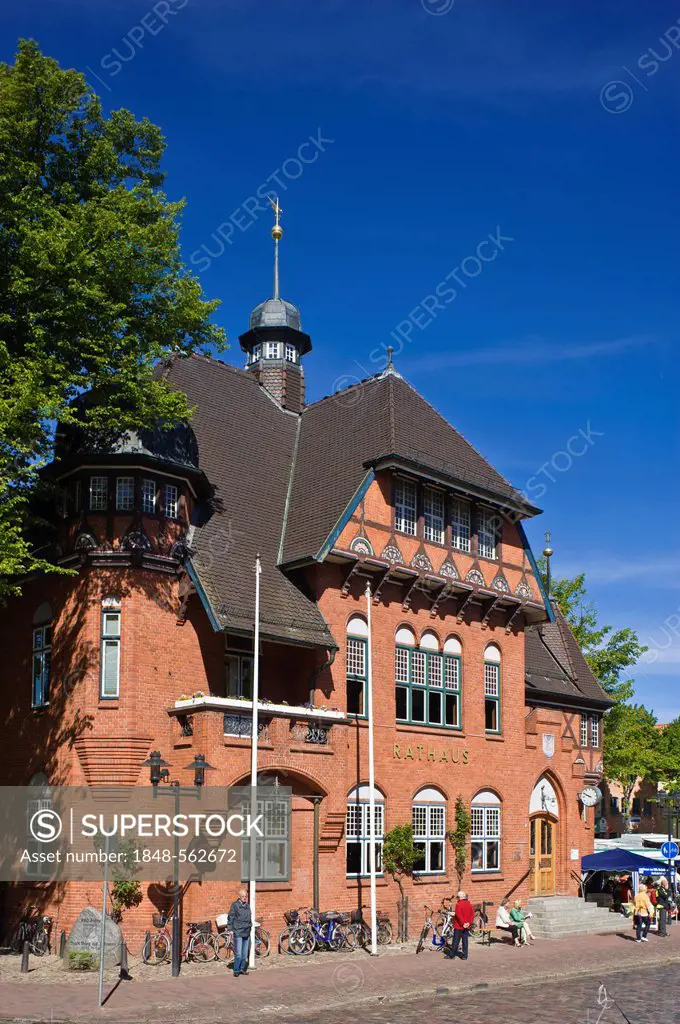 Town hall, Am Markt square, Burg, Fehmarn island, Baltic Sea, Schleswig-Holstein, Germany, Europe