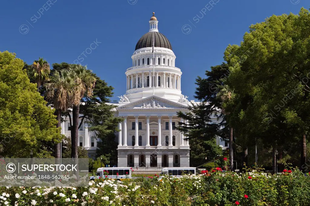 California State Capitol, seat of the legislature and the governor of California, Sacramento, California, USA, North America