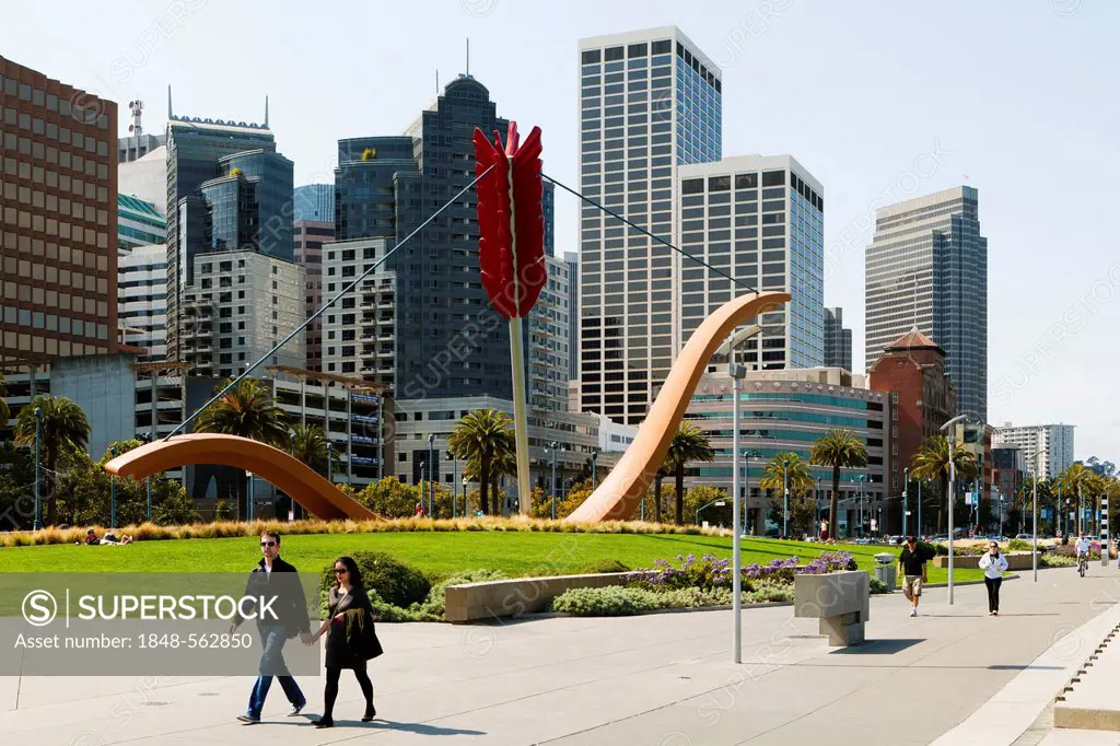 Sculpture, Cupid's Span, by Claes Oldenburg and Coosje van Bruggen, erected in 2003 in Rincon Park on the Embarcadero, San Francisco, California, USA,...
