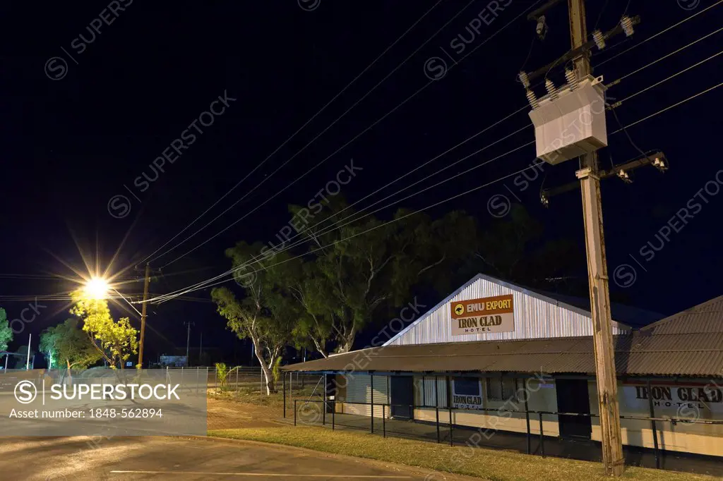 Night view of the small town of Marble Bar with the Iron Clad Hotel, built from corrugated iron in the 1890s, in Western Australia's outback, Western ...