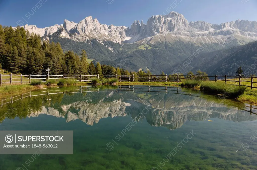 Wuhnleger Weiher, pond in front of the Rosengarten Group near Tiers, Dolomites, Alto Adige, Italy, Europe