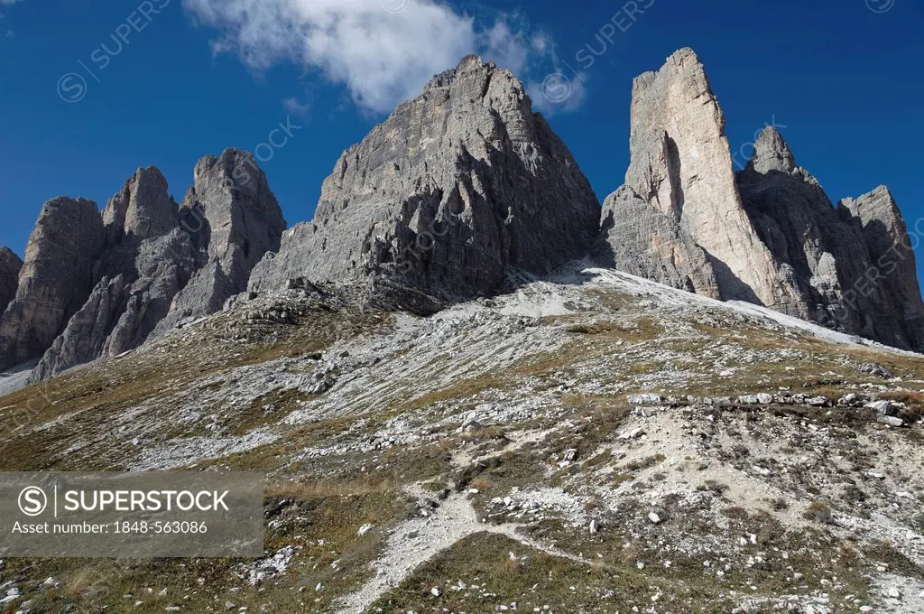 Tre Cime di Lavaredo peaks, Three Peaks Trail, Sesto Dolomites, South Tyrol, Italy, Europe
