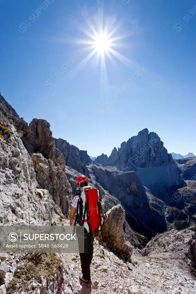 Climber on Mt Elferscharte or Forcella Undici in the Alpinisteig or Strada degli Alpini via ferrata, Mt Zwoelferkofel or Croda dei Toni in the back, S...