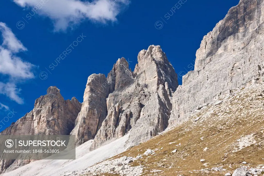 Tre Cime di Lavaredo, Three Peaks, Alta Pusteria, Dolomites of Sesto, Italy, Europe