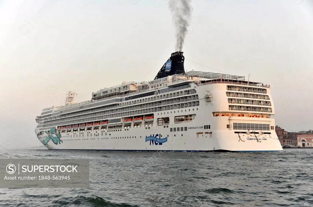 Norwegian Jade, cruise ship, built in 2006, 295m, 2394 passengers, arriving in the port of Venice, Veneto, Italy, Europe