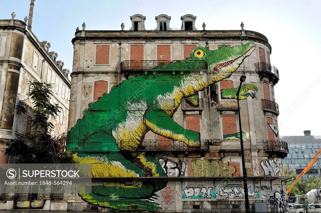 Graffiti, mural, on a facade, near Marques de Pombal, Lisbon, Portugal, Europe