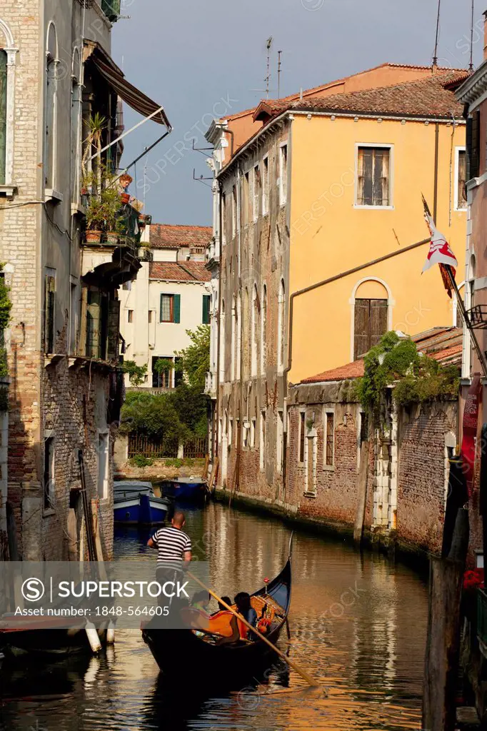 Gondola, Santa Croce district, Venice, UNESCO World Heritage Site, Venetia, Italy, Europe
