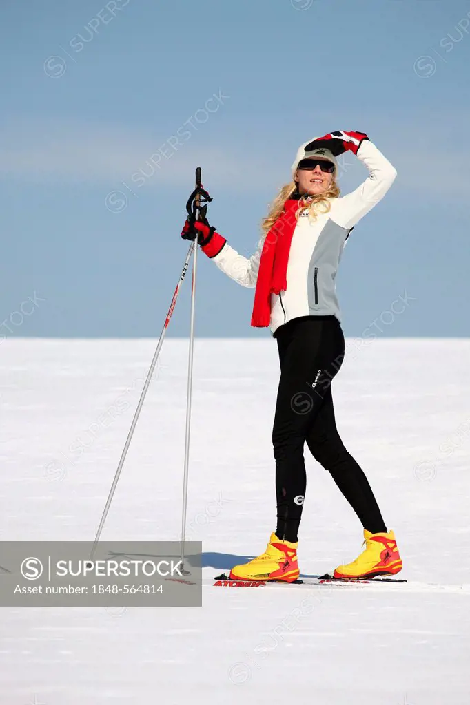 Young woman, about 25 years, cross-country skiing, near Masserberg, Thuringian Forest mountains, Thuringia, Germany, Europe