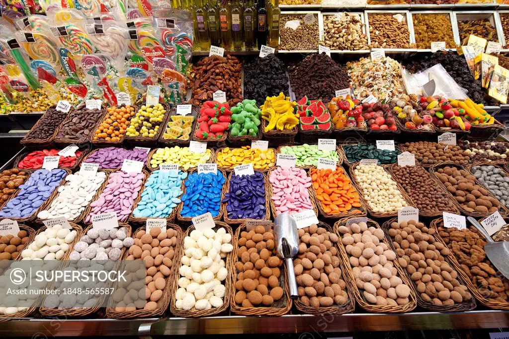 Sweets, chocolate, confectionery, La Boqueria, market stall, Ramblas, Rambles, pedestrian area, Barcelona, Catalonia, Spain, Europe
