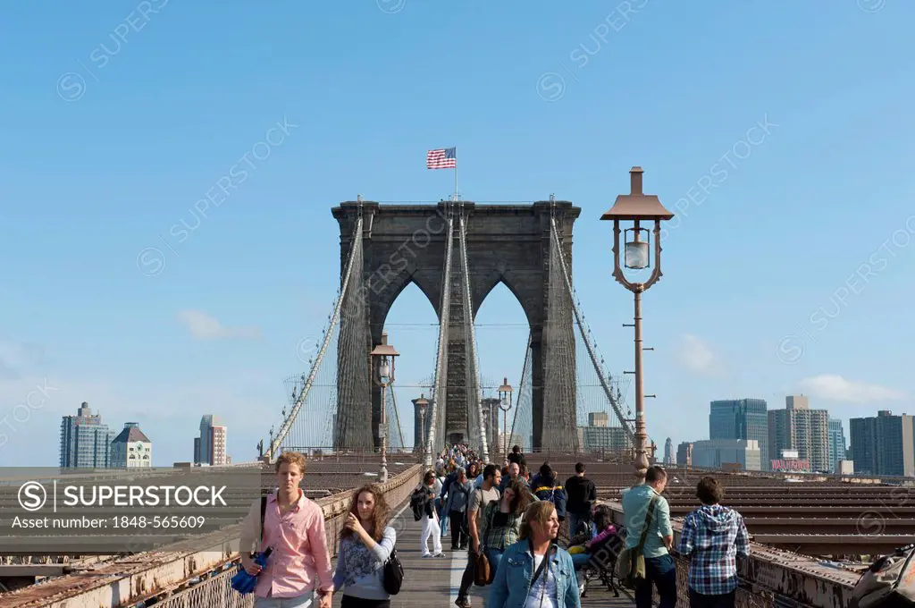Pedestrians on Brooklyn Bridge, bridge pillar, New York City, USA, North America, America