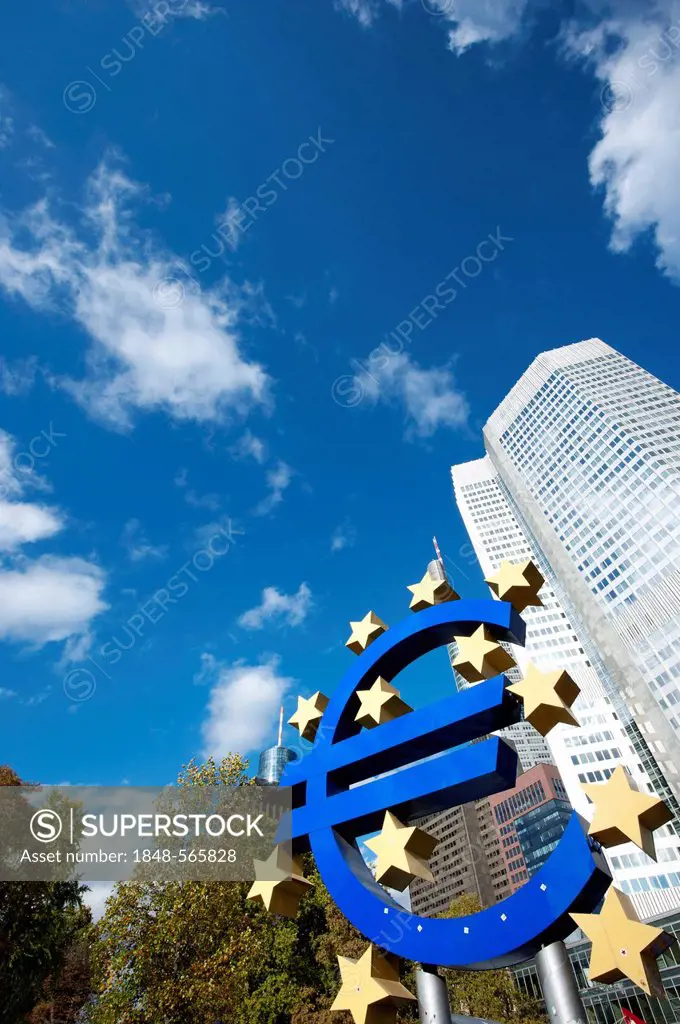 Euro sign in front of the European Central Bank, ECB, on Willy-Brandt-Platz square, Frankfurt am Main, Hesse, Germany, Europe