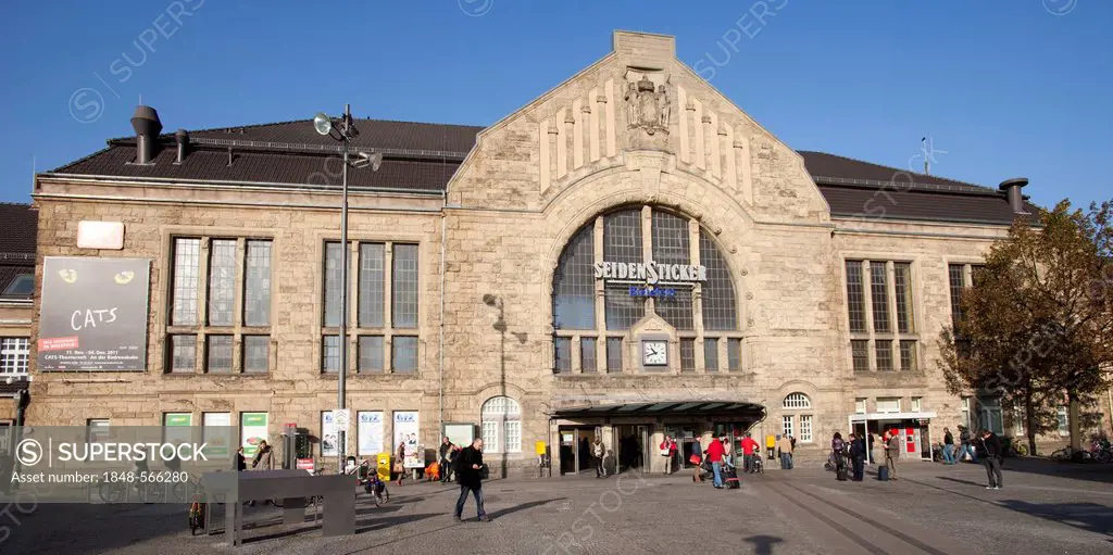 Railway station of Bielefeld, Ostwestfalen-Lippe region, North Rhine-Westphalia, Germany, Europe, PublicGround
