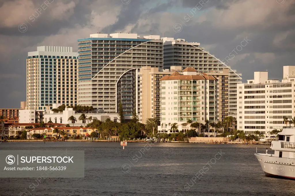 Apartment buildings, modern architecture by the waterside, Fort Lauderdale, Broward County, Florida, USA