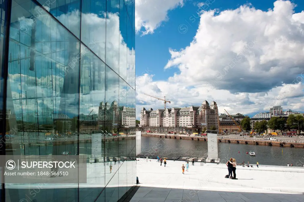 Modern architecture, clouds reflecting in glass facade, opera, Operaen, new opera house, Oslo, Norway, Scandinavia, Northern Europe, Europe