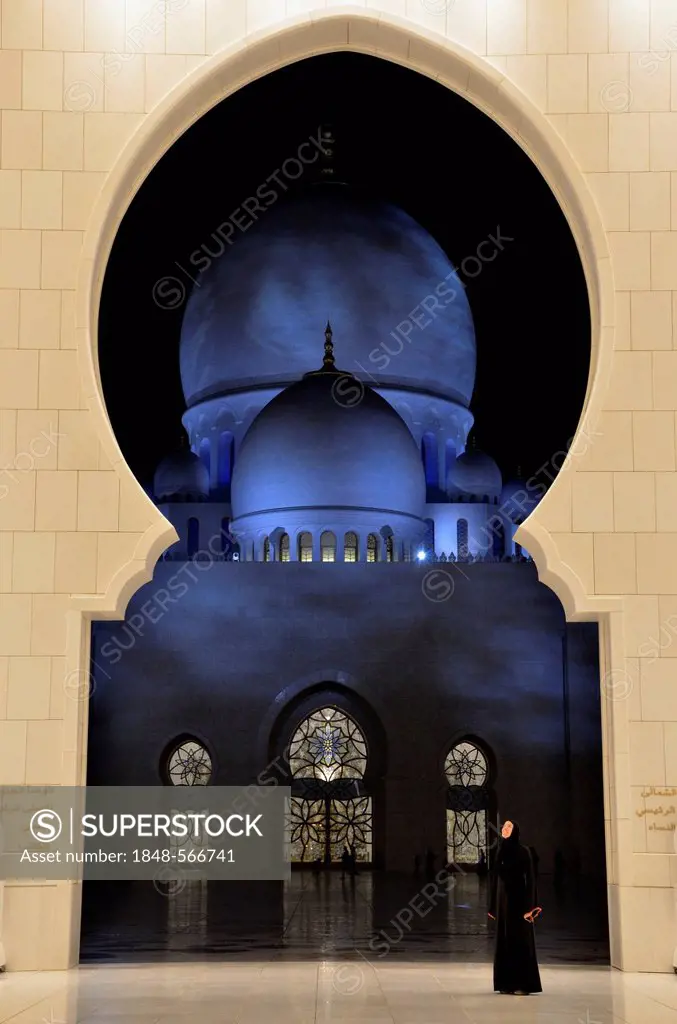 Veiled woman at the main entrance of the Sheikh Zayed Mosque, Abu Dhabi, United Arab Emirates, Arabian Peninsula, Asia