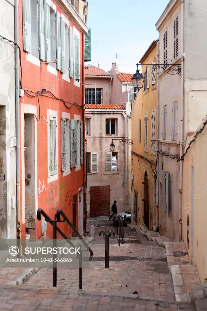 Alleyway in working-class neighborhood of Panier, Marseille, Marseilles, Bouches-du-Rhone, France, Europe