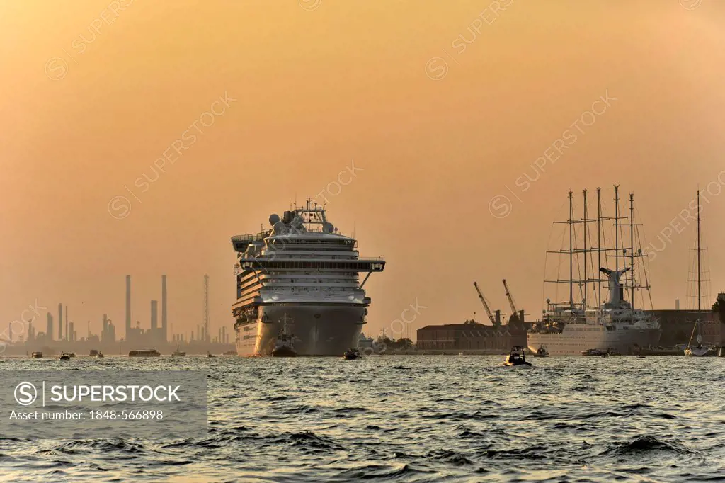 Azura, cruise ship, built in 2010, 290m, 3100 passengers, departing, Venice, Veneto, Italy, Europe