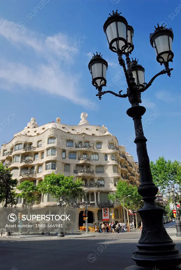 Casa Mila, La Pedrera, architect Antoni Gaudi, Passeig de Gracia, Eixample district, Barcelona, Catalonia, Spain, Europe, PublicGround
