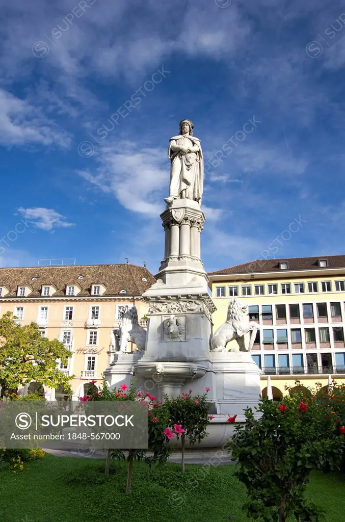 Statue of Walter von der Vogelweide, Walterplatz square, old town of Bozen, Bolzano, South Tyrol, Italy, Europe