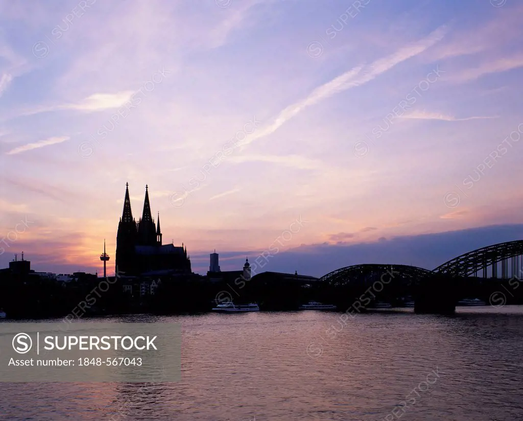 Cologne Cathedral, Koelner Dom, silhouette with Deutzer Bruecke bridge at dusk, Cologne, North Rhine-Westphalia, Germany, Europe