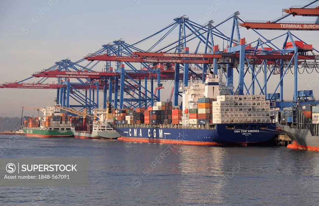Container ship in the Port of Hamburg, Hamburg, Germany, Europe