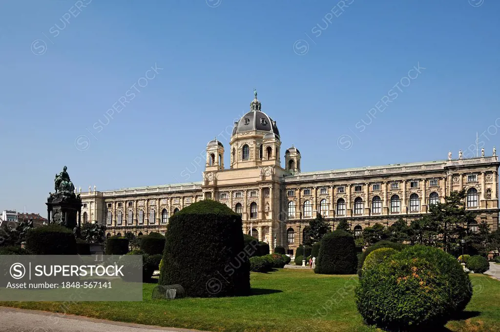 Natural History Museum, monument of Maria Theresia on the left, Maria-Theresien-Platz square, Vienna, Austria, Europe