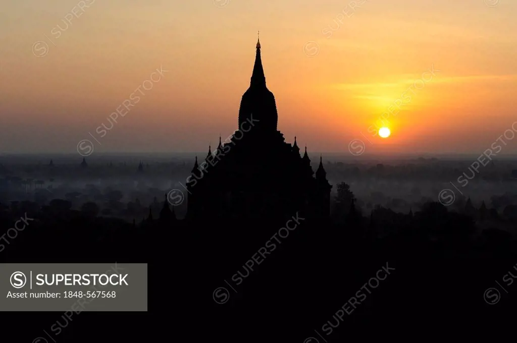 Temples and pagodas at sunrise, Bagan, Burma, Myanmar, Southeast Asia, Asia
