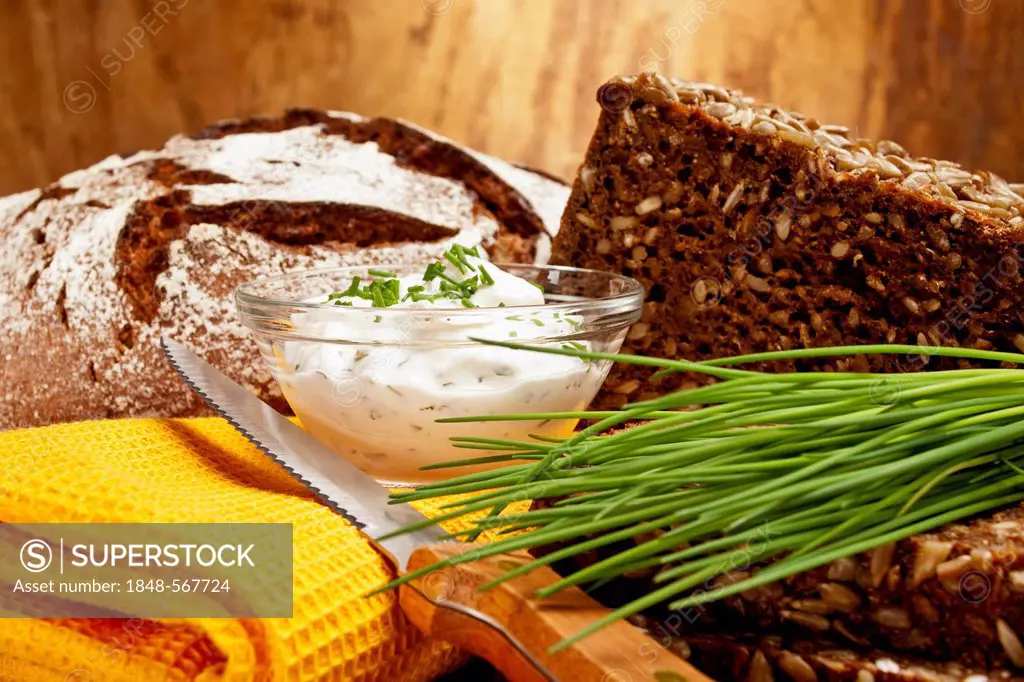 Farmer's style rye bread and dark brown rye bread with cottage cheese and fresh chives