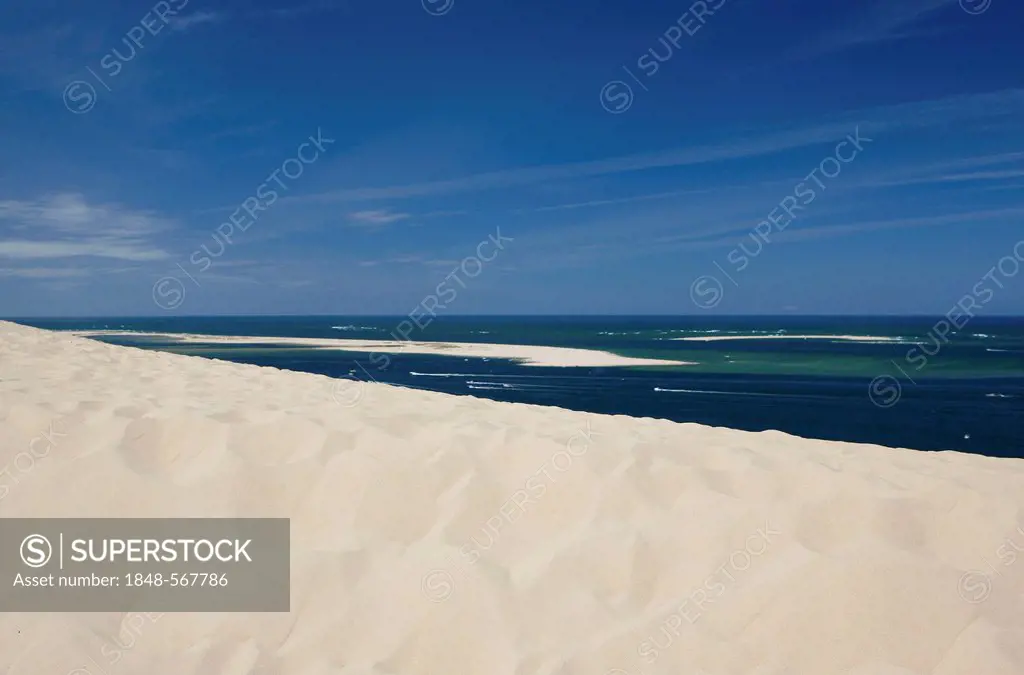 View towards the Atlantic Ocean from the Dune of Pilat, Pyla-sur-Mer, Arcachon, south of France, France, Europe