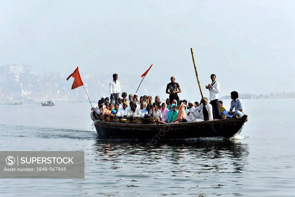 Believers on a boat on the Ganges River, Varanasi, Benares, Uttar Pradesh, India, South Asia