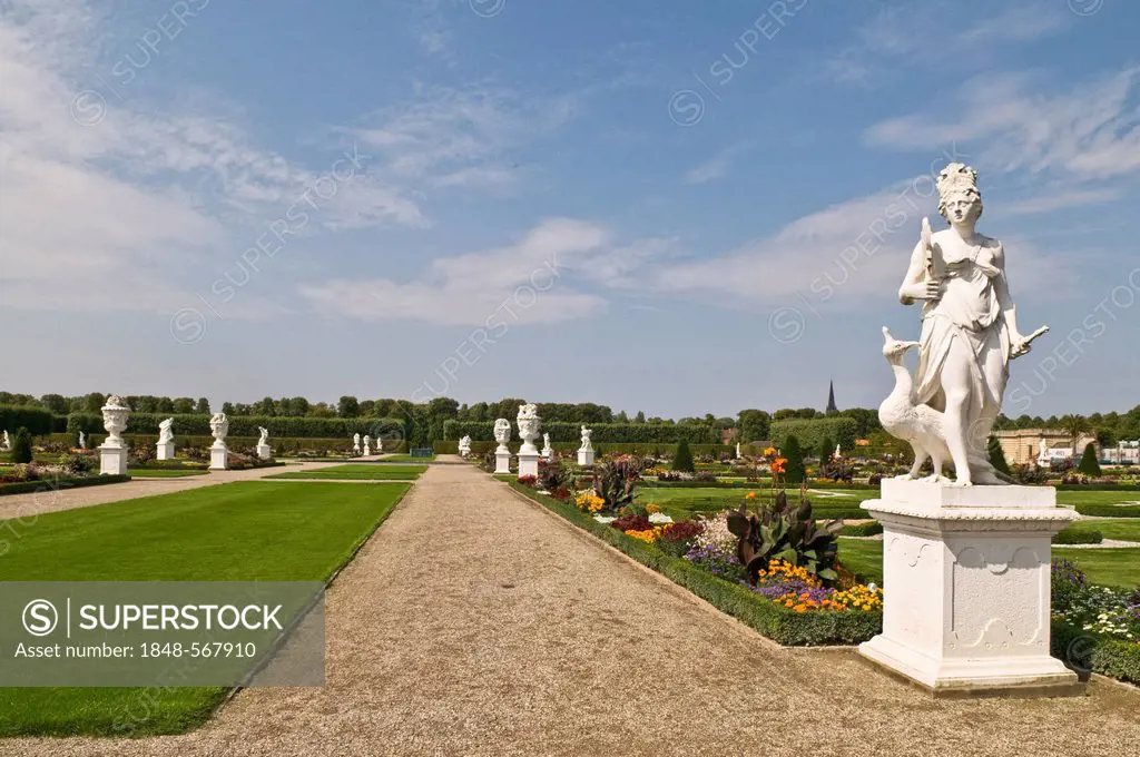 Herrenhausen Gardens, Baroque gardens, established on behalf of Princess Sophie from 1696 to 1714, with Baroque sculptures, Hannover, Lower Saxony, Ge...