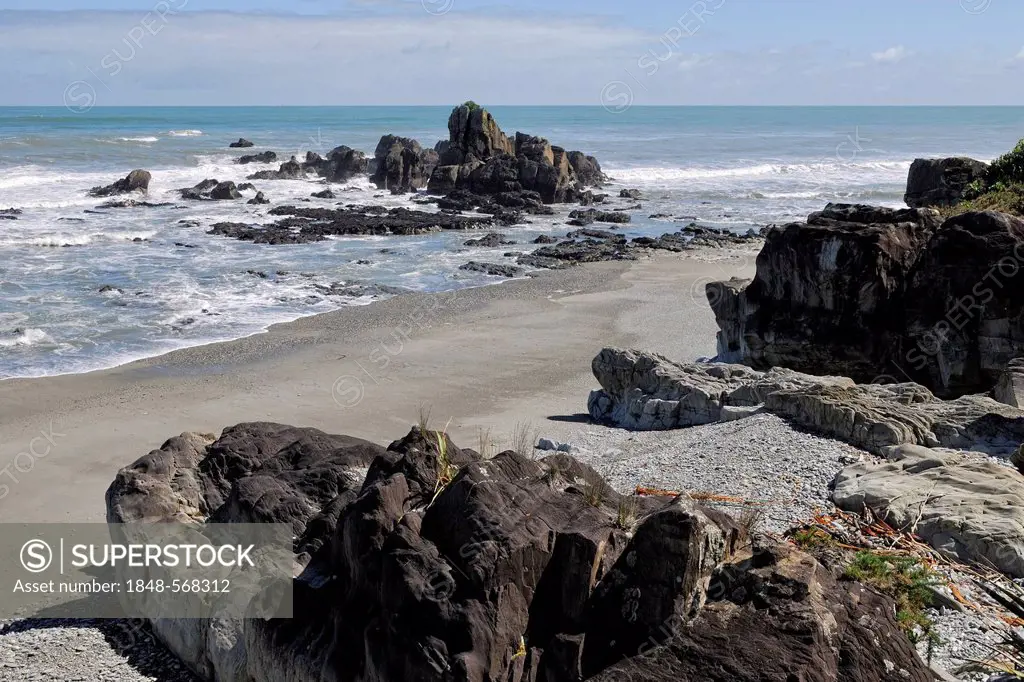 Coastal landscape with rocks and a sandy beach south of Punakaiki, Highway 6, Tasman Sea, West Coast, South Island, New Zealand