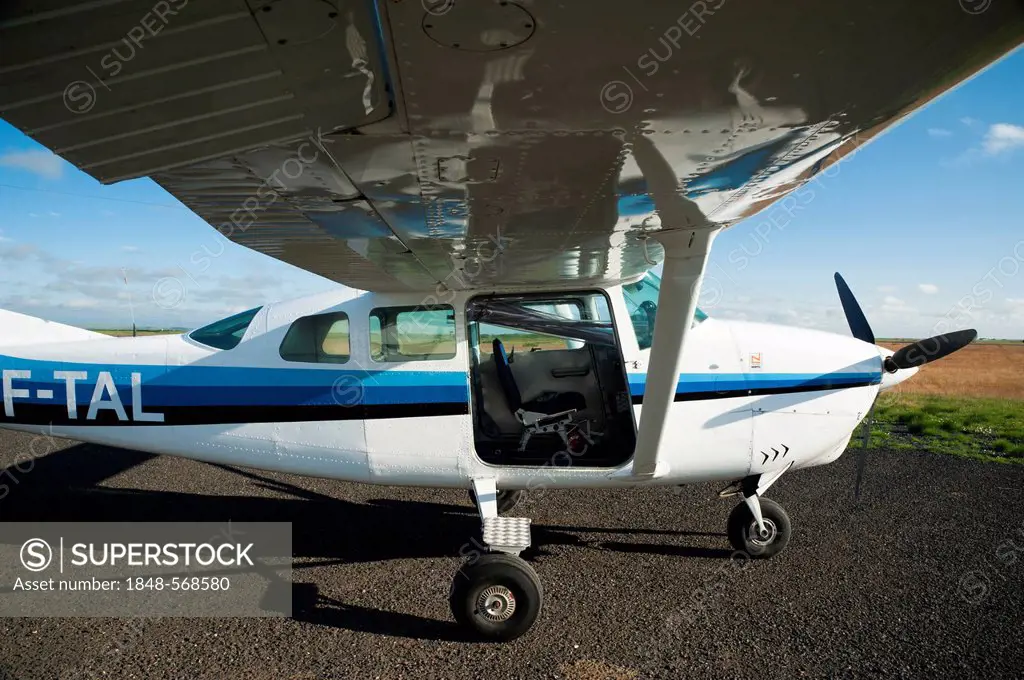 Cessna, airplane without a door for skydiving, Hella Airport, Suðurland, South Iceland, Iceland, Europe