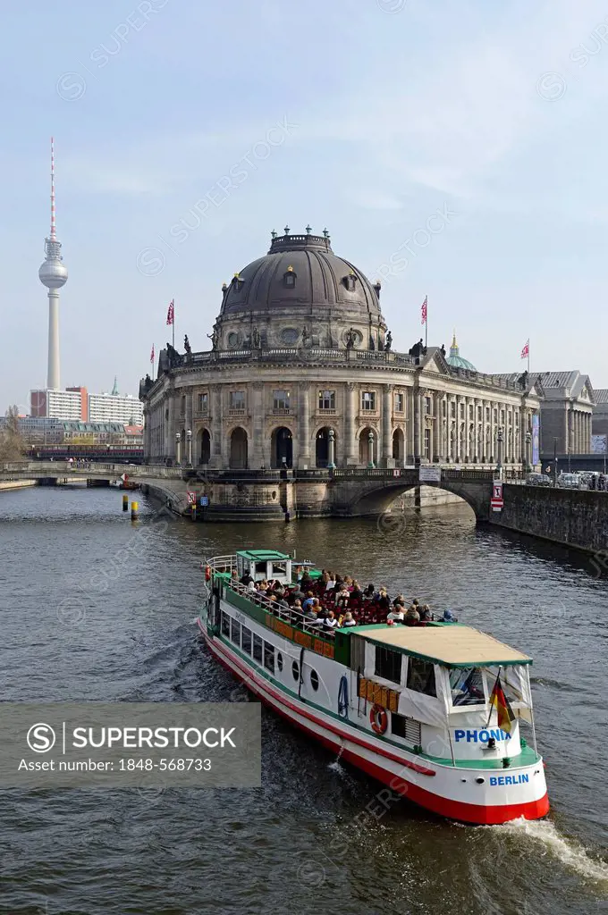 Passenger boat on the Spree River in front of the Bode Museum, Museum Island, UNESCO World Heritage Site, Berlin, Germany, Europe