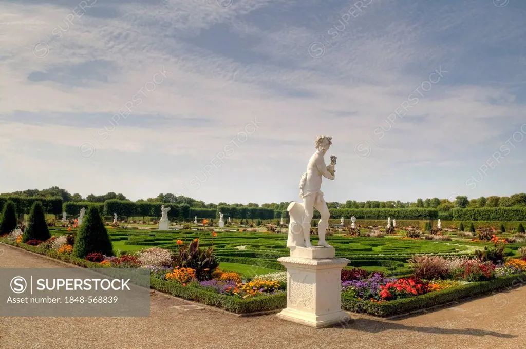 Herrenhausen Gardens, Baroque gardens, established on behalf of Princess Sophie from 1696 to 1714, with Baroque sculptures, Hannover, Lower Saxony, Ge...