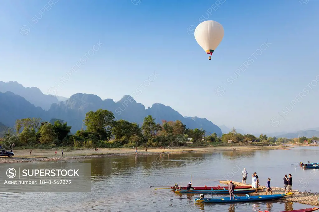 Hot air balloon flying over the karst mountains at the Nam Song River, Vang Vieng, Vientiane, Laos, Indochina, Asia