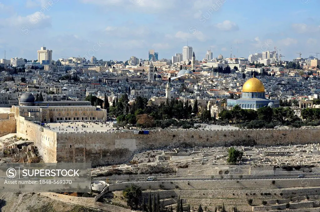 View from the Mount of Olives towards Al-Aqsa Mosque and the Dome of the Rock, Temple Mount, Old City of Jerusalem, Israel, Middle East, Western Asia,...