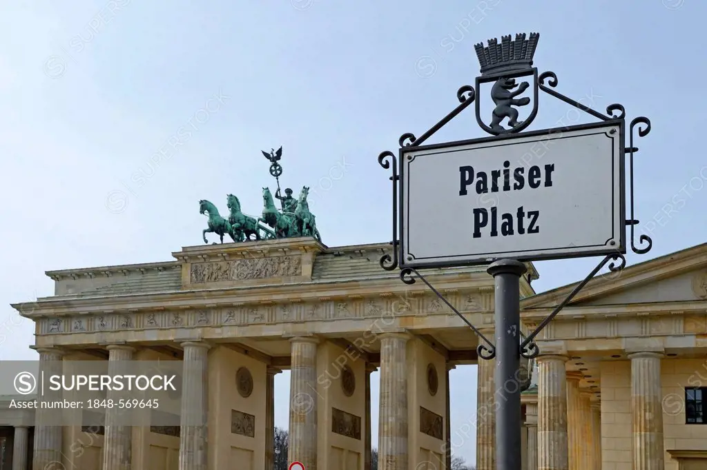 Pariser Platz, sign of the square in front of the Brandenburg Gate, Berlin, Germany, Europe