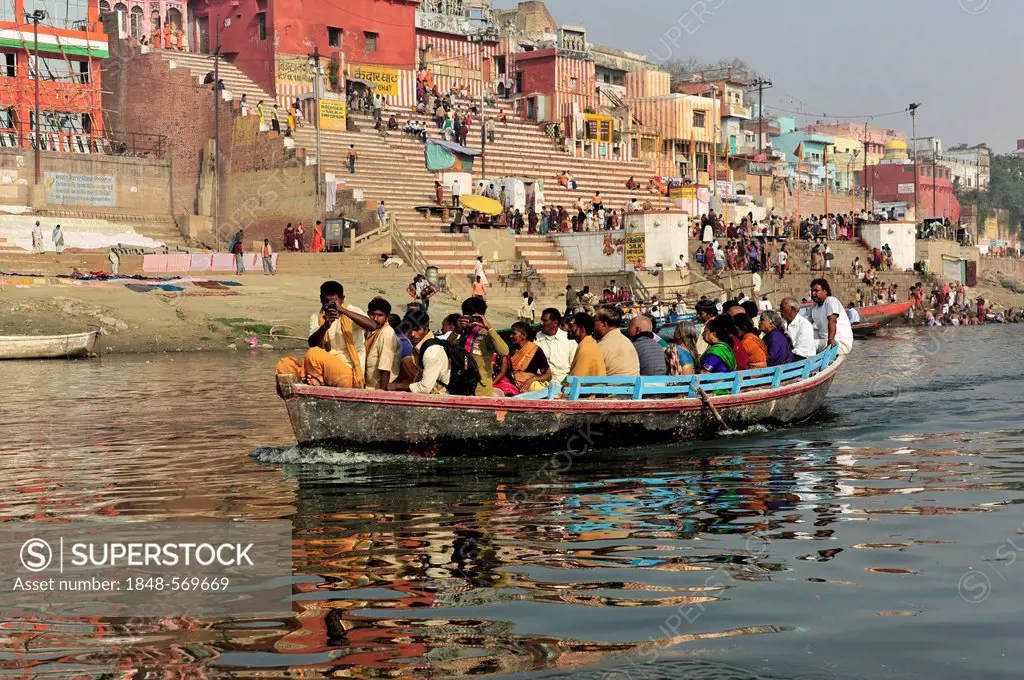 Believers on a boat on the Ganges River, Varanasi, Benares, Uttar Pradesh, India, South Asia