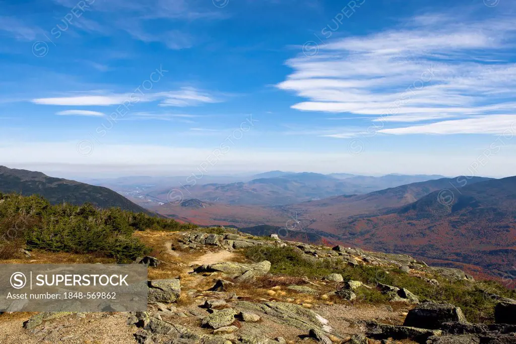 View as seen from Mount Washington National Park, autumn coloured forests, Indian Summer, New Hampshire, USA