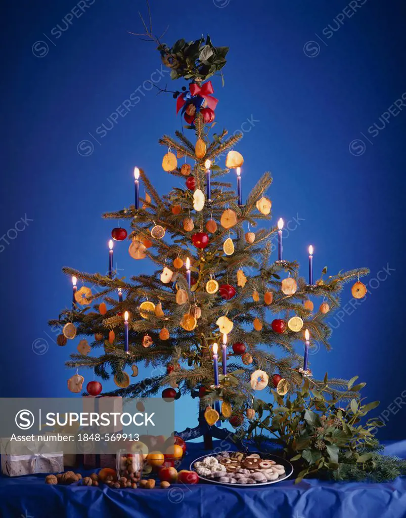 Christmas tree, Christmas gifts